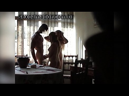 ❤️ Секс друзья приглашают гигантского мужика и втроем с ним ☑ Ебля на нашем сайте ️❤